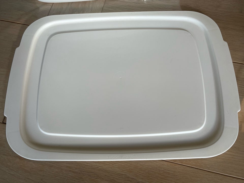 Tupperware brødkasse, Tupperware