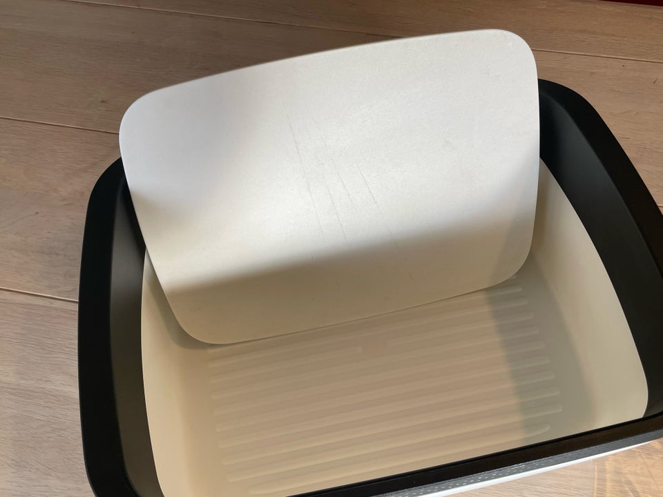 Tupperware brødkasse, Tupperware