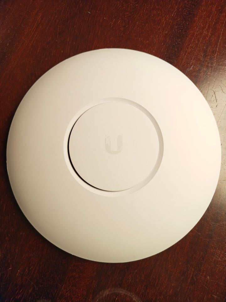 Access point, Ubiquiti, God