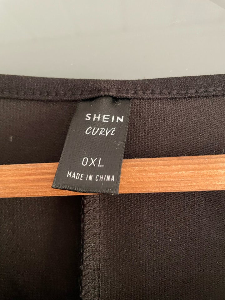 Anden kjole SHEIN curve str XL