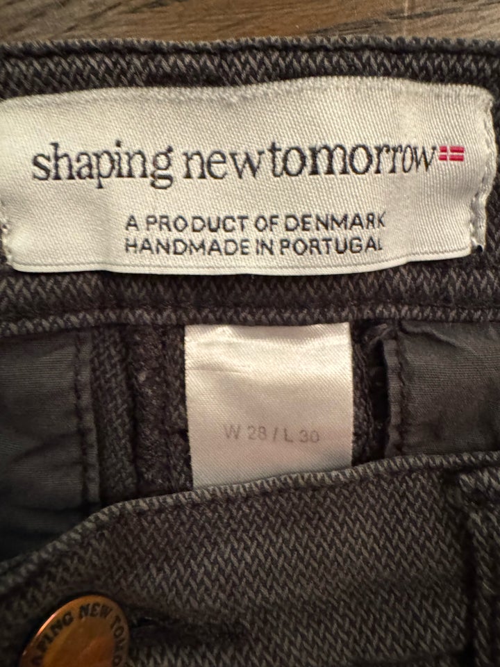 Jeans, Shaping new tomorrow , str.