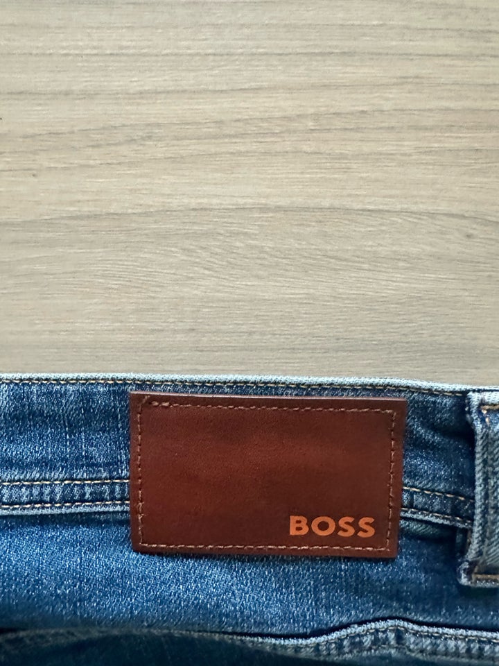 Buksepresse, Hugo boss, str. 33