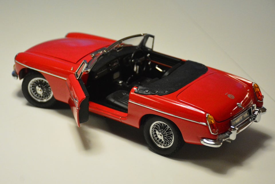 Modelbil, MG MGB MkI, skala 1:18