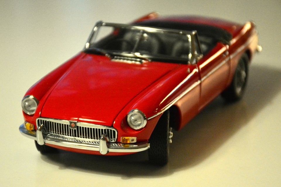 Modelbil, MG MGB MkI, skala 1:18