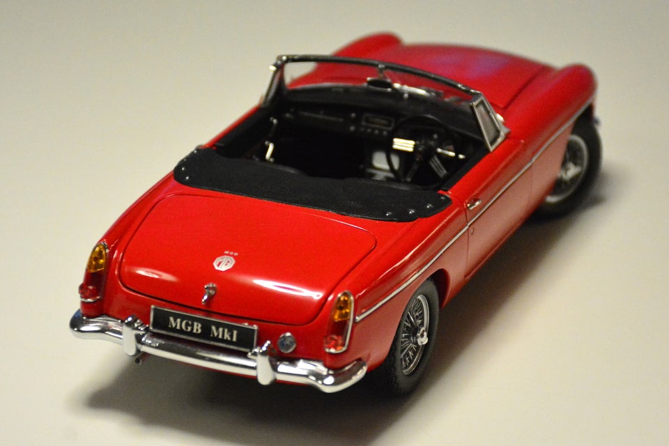 Modelbil, MG MGB MkI, skala 1:18