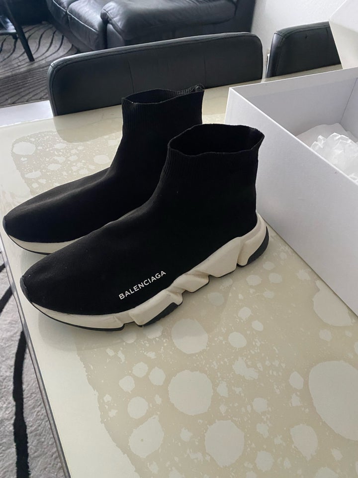 Sportssko, Balenciaga, str. 40