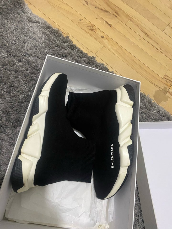 Sportssko, Balenciaga, str. 40