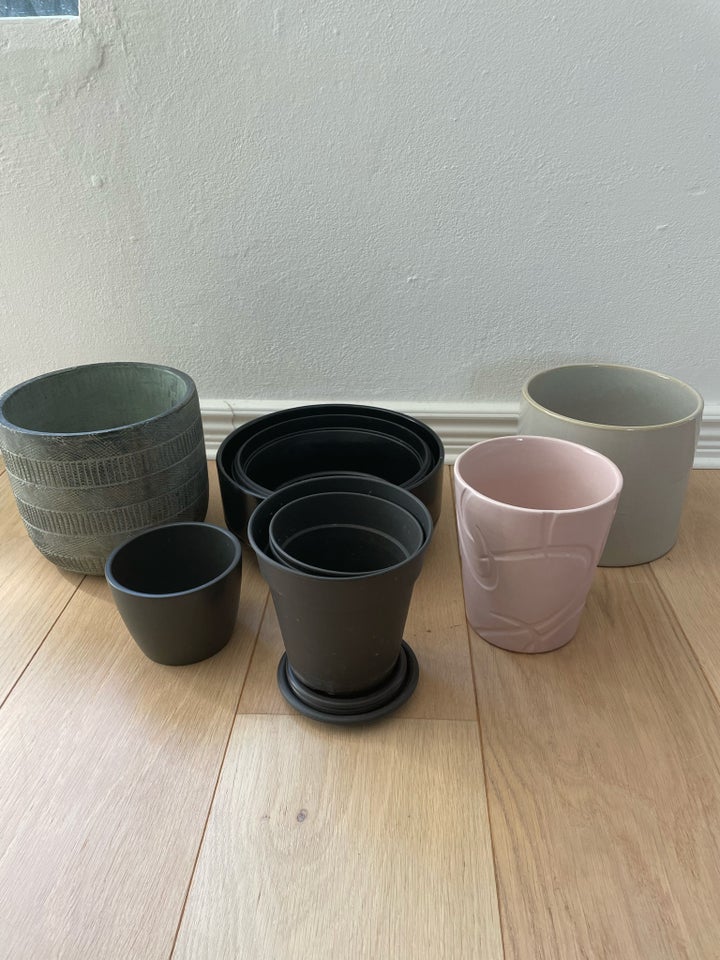 Andet Flowers pots