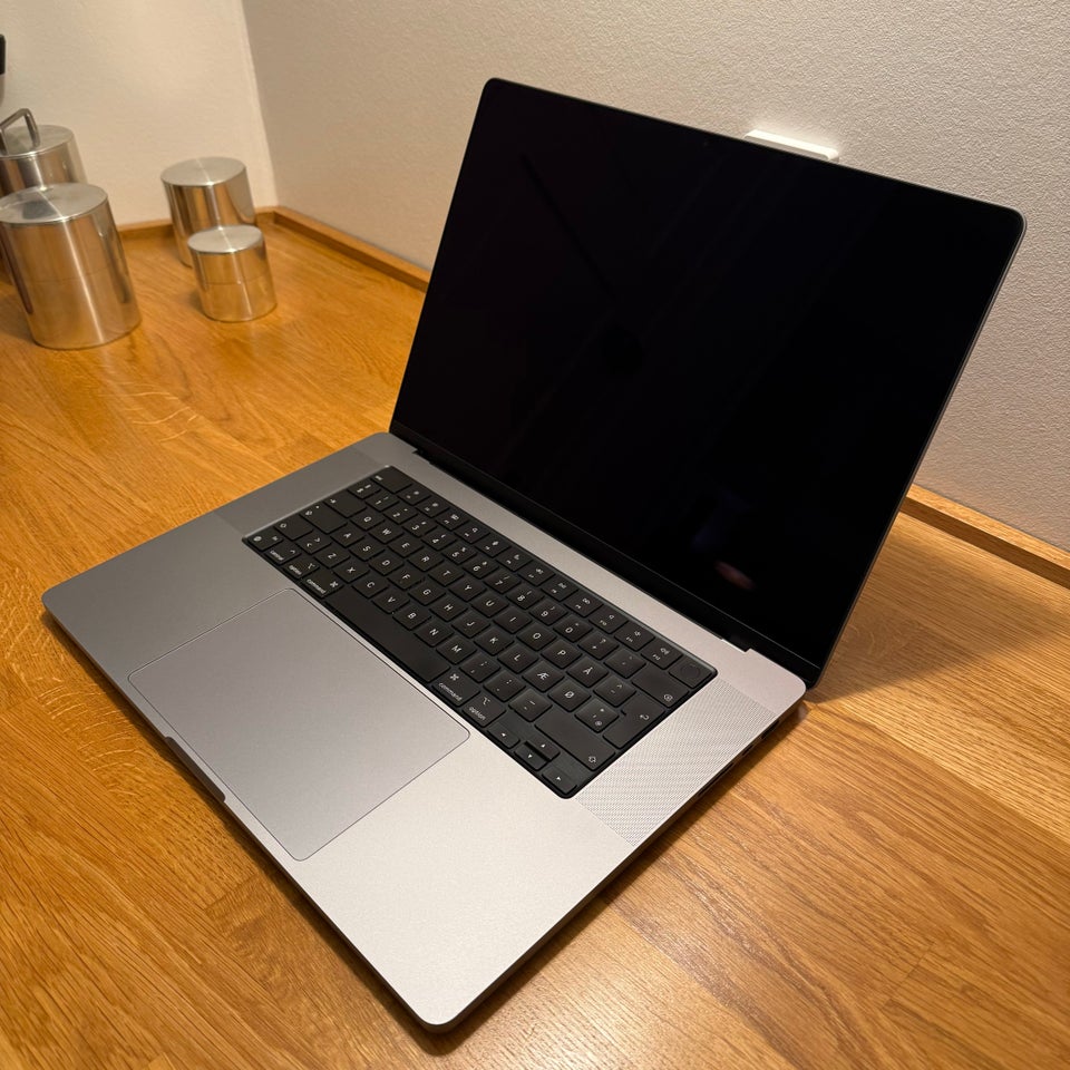 MacBook Pro, A2485