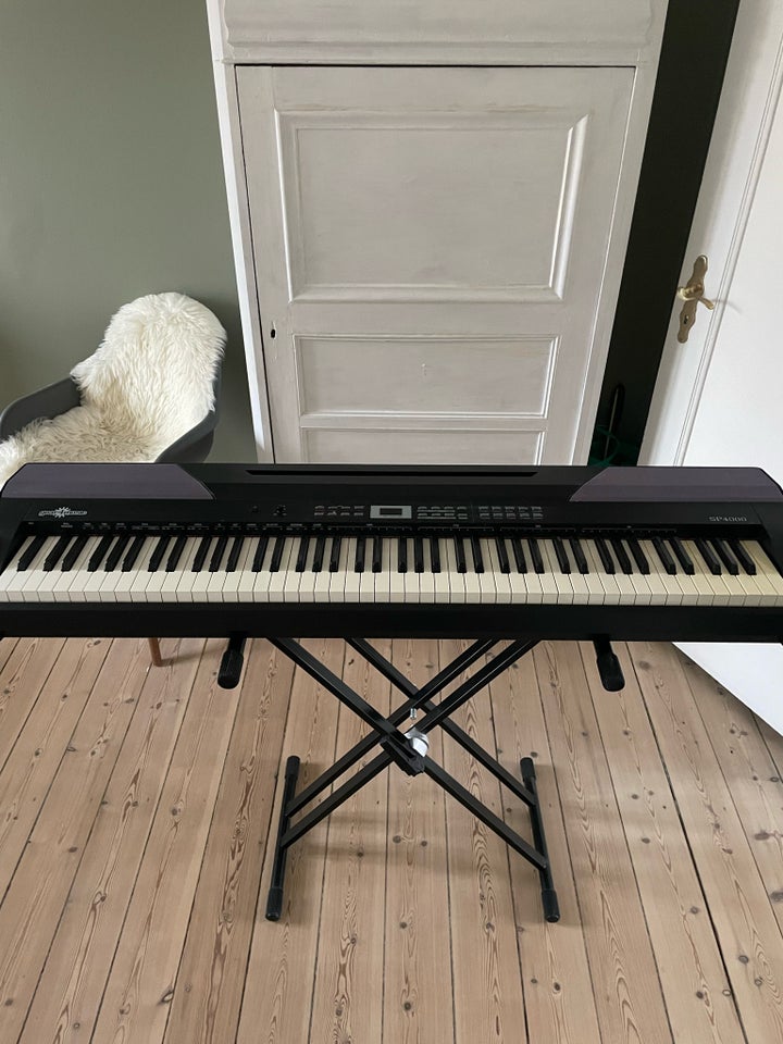 Keyboard , gear4music SP4000