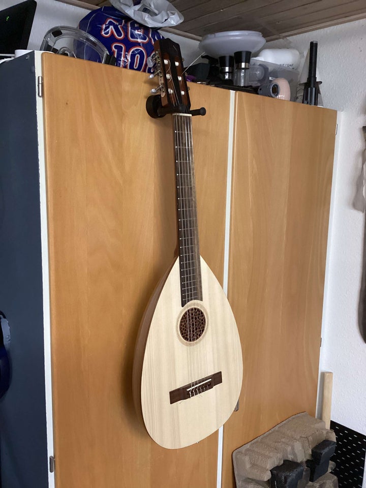 Andet, andet mærke Lut Guitar