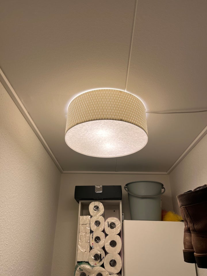 Anden loftslampe, Alang