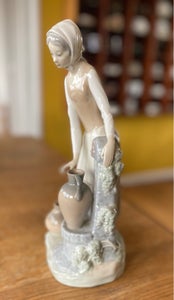 Figur pige ved brønd Lladro NAO