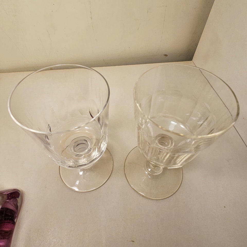 Glas Rødvinsglas 2 forskellige