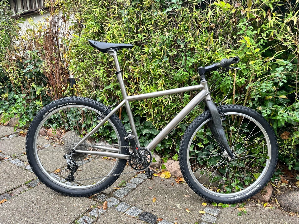 Spectre Henrik Djernis , hardtail,