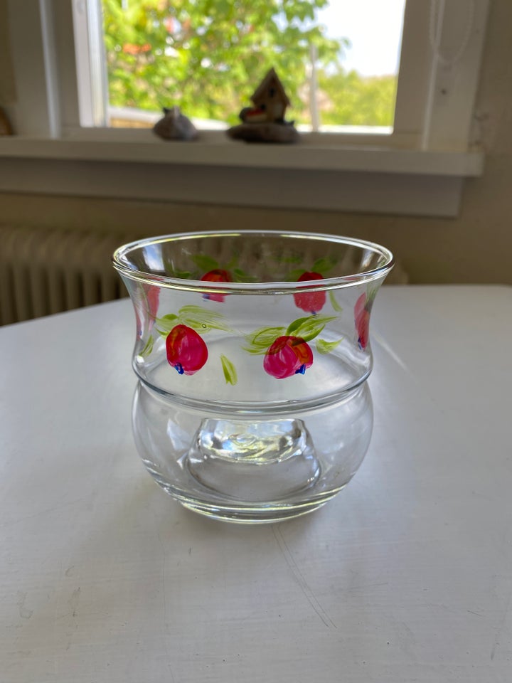 Glas med håndmalede æbler, svensk