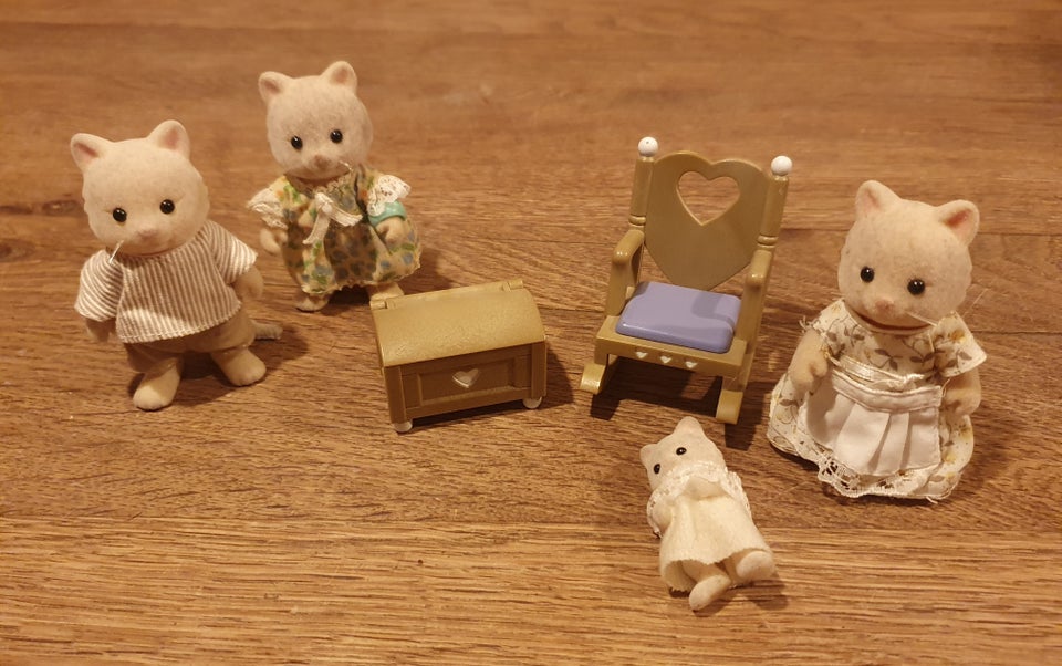 Sylvanian, Gyngestol og kiste med 4