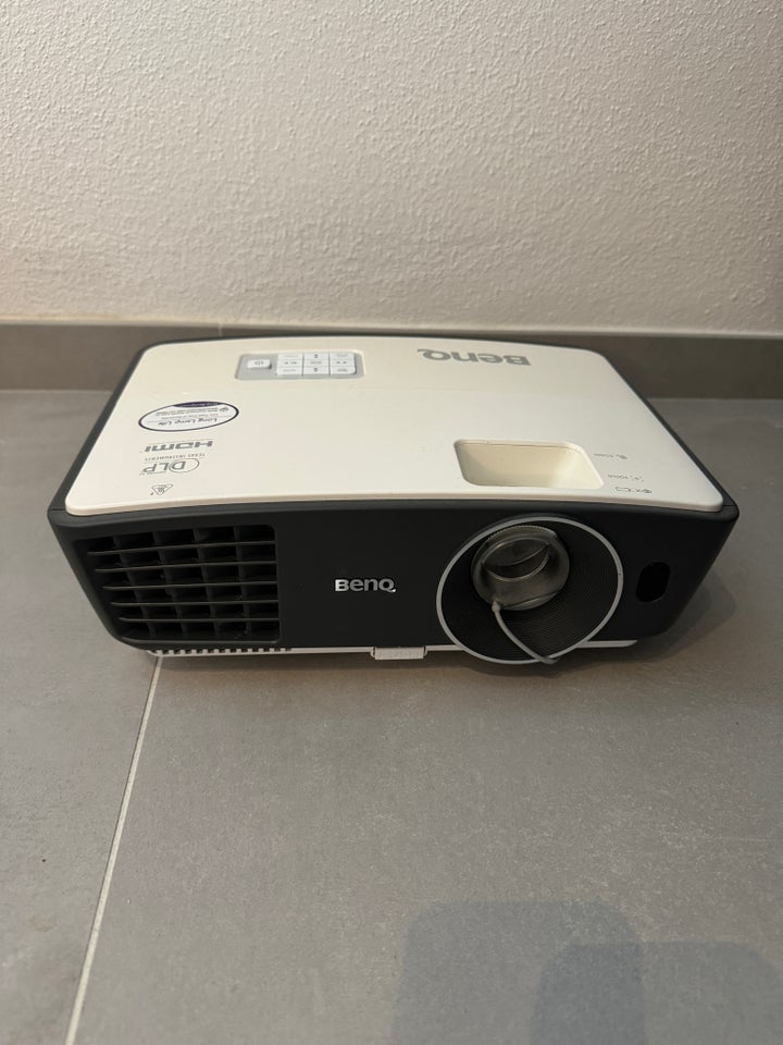 Projektor Benq W750