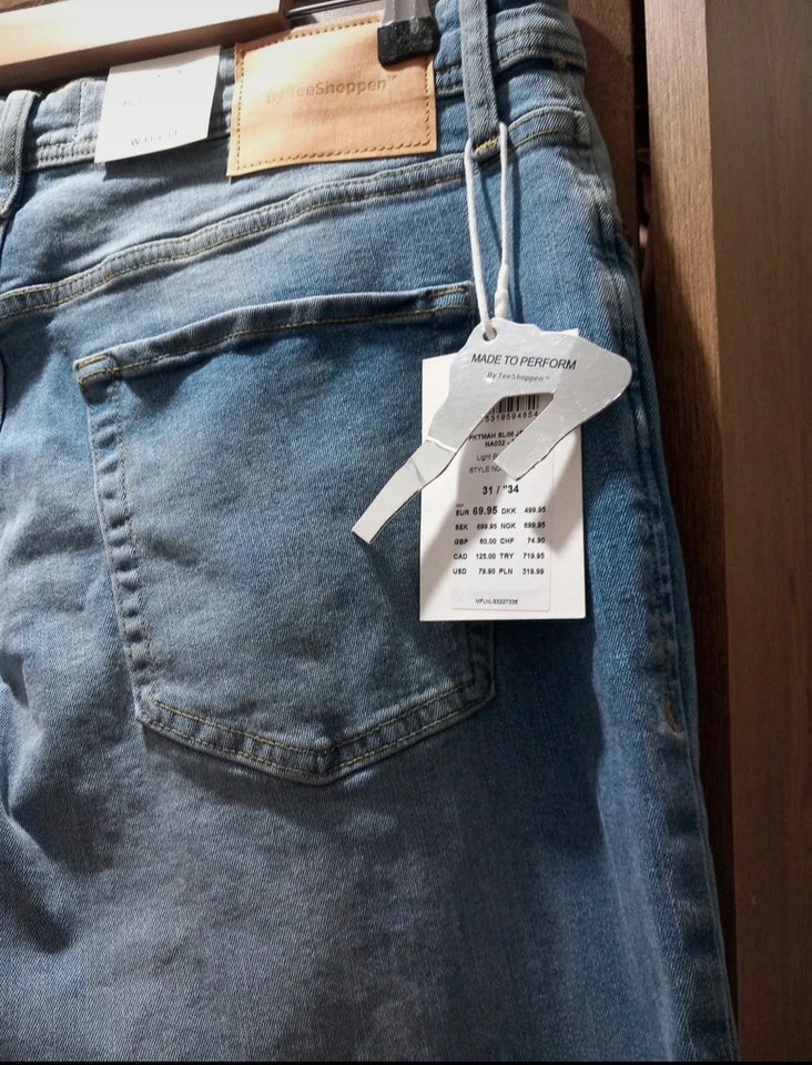 Jeans, Teeshoppen, str. 31