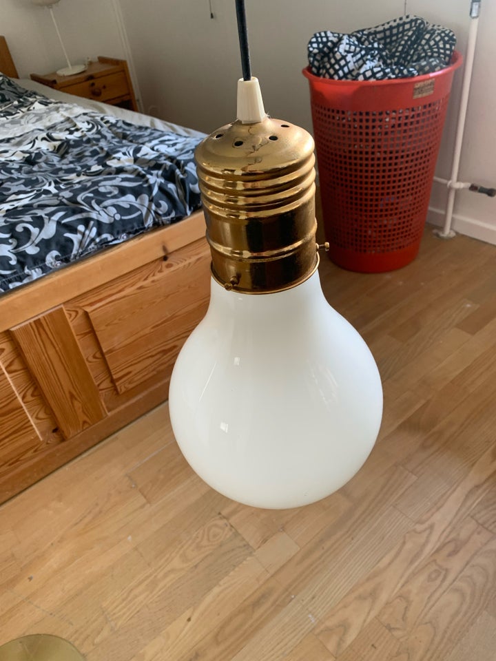 Anden loftslampe, Ukendt