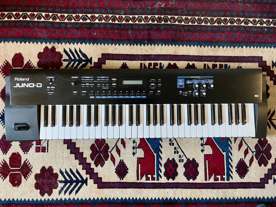 Synthesizer Roland Juno-D