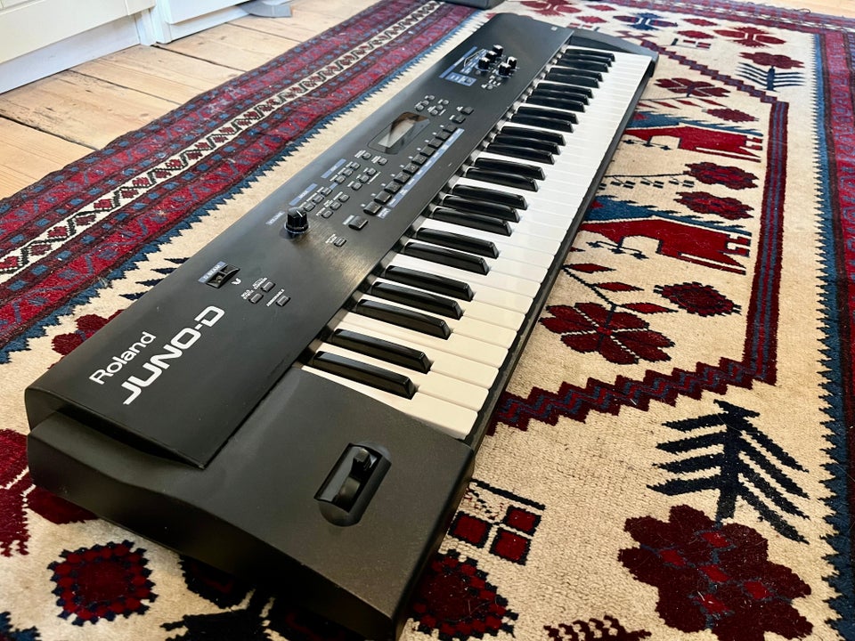 Synthesizer Roland Juno-D