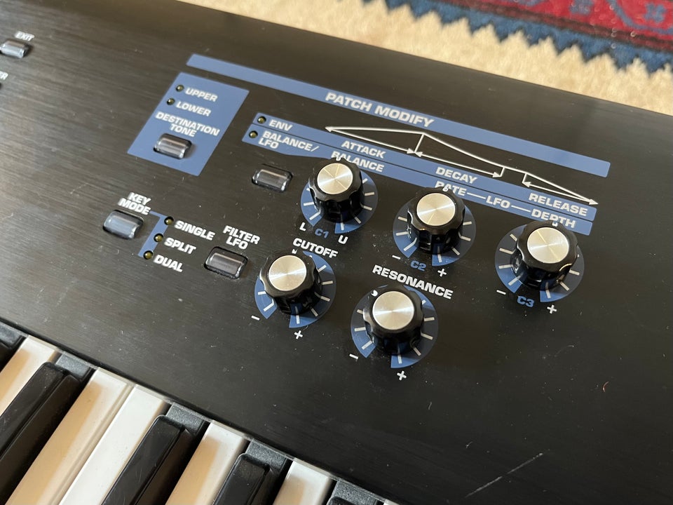 Synthesizer Roland Juno-D