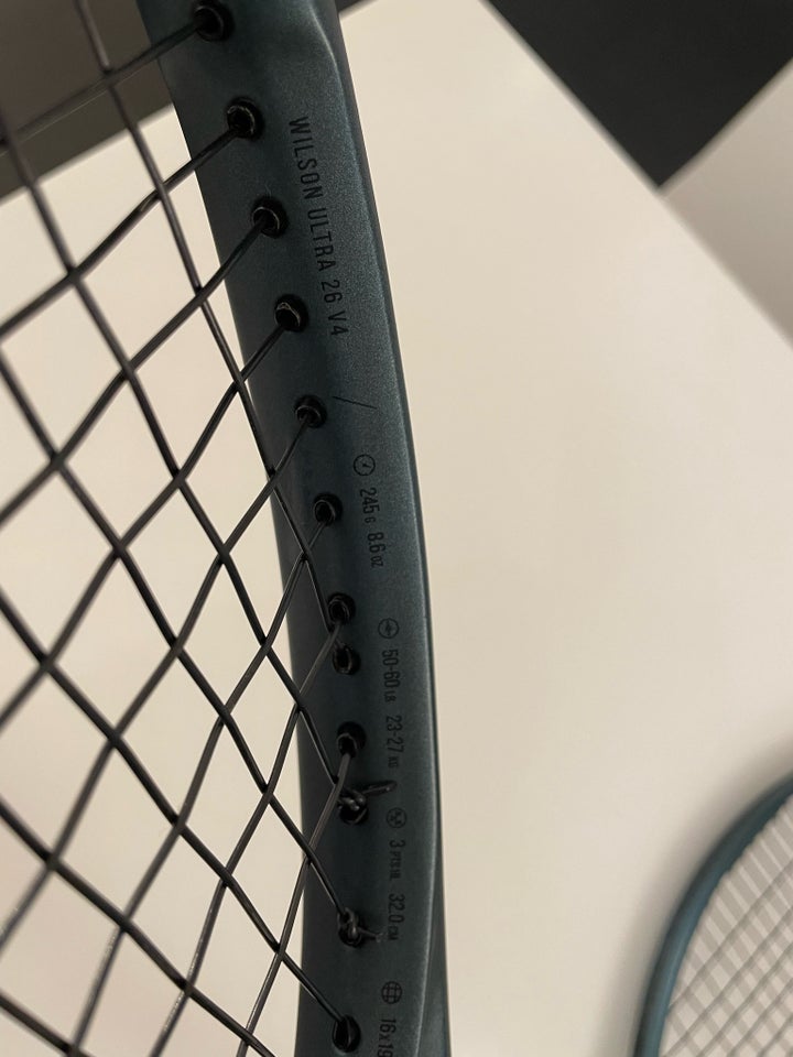 Tennisketsjer, Wilson Ultra V4