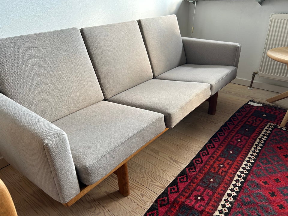 Hans J Wegner Ge235 Sofa