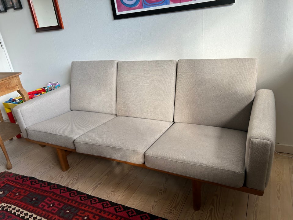 Hans J Wegner Ge235 Sofa