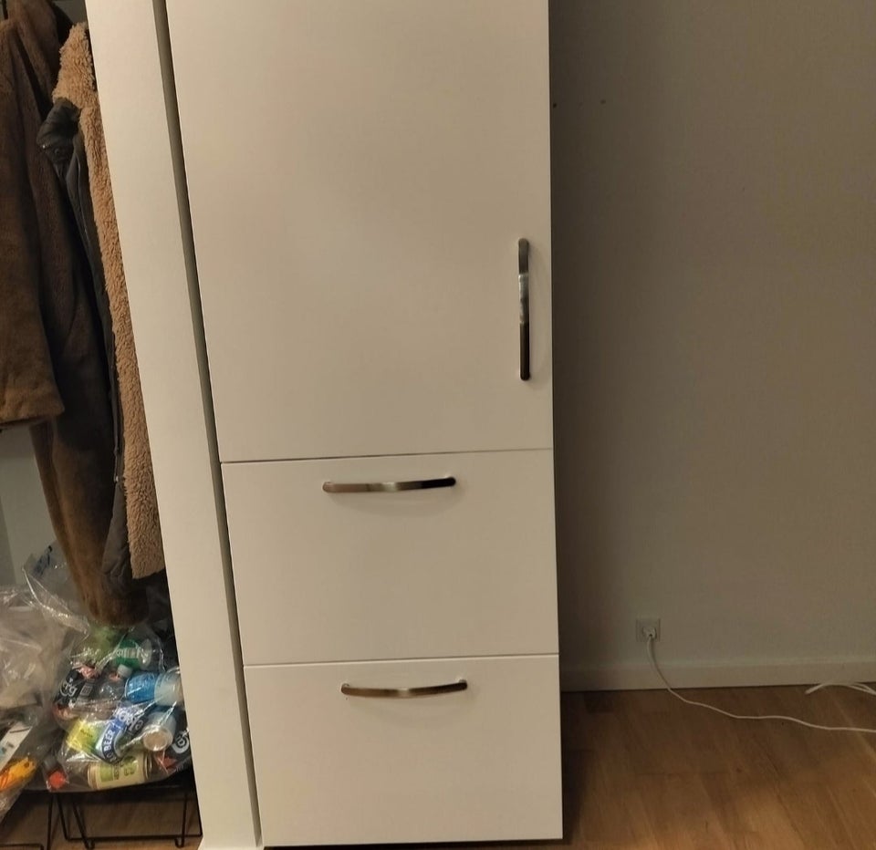 Højskab, IKEA, b: 60 d: 60 h: 220