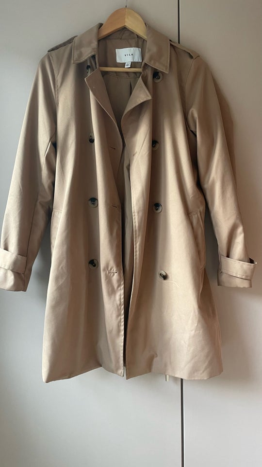 Trenchcoat, str. 34, Vila