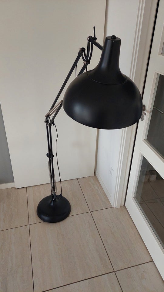 Gulvlampe Gulvlampe fra Ilva