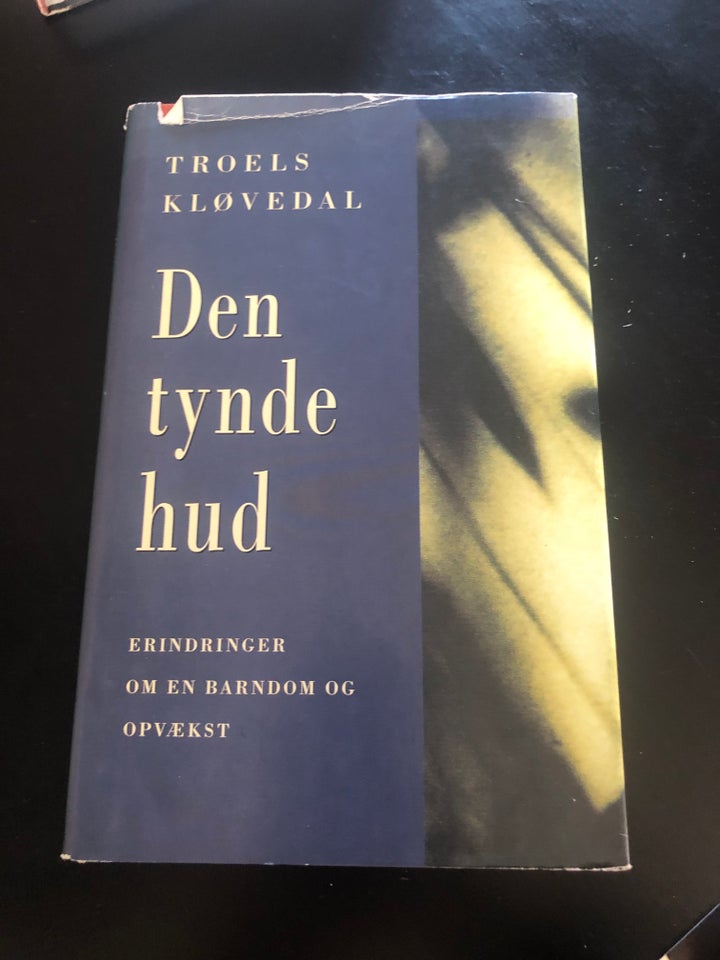 Den tynde hud, Troels Kløvedal ,