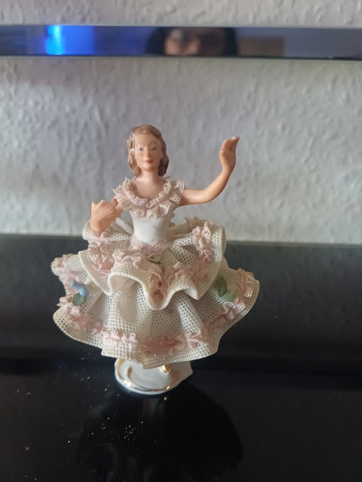 Ballerina figur i porcelæn,