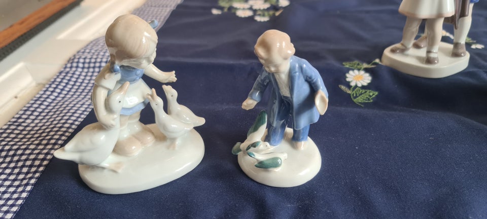 Børne figurer i porcelæn Bing og