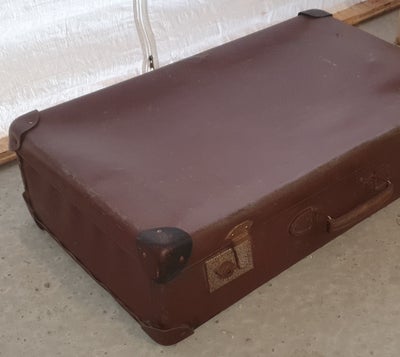 Gammel brun kuffert