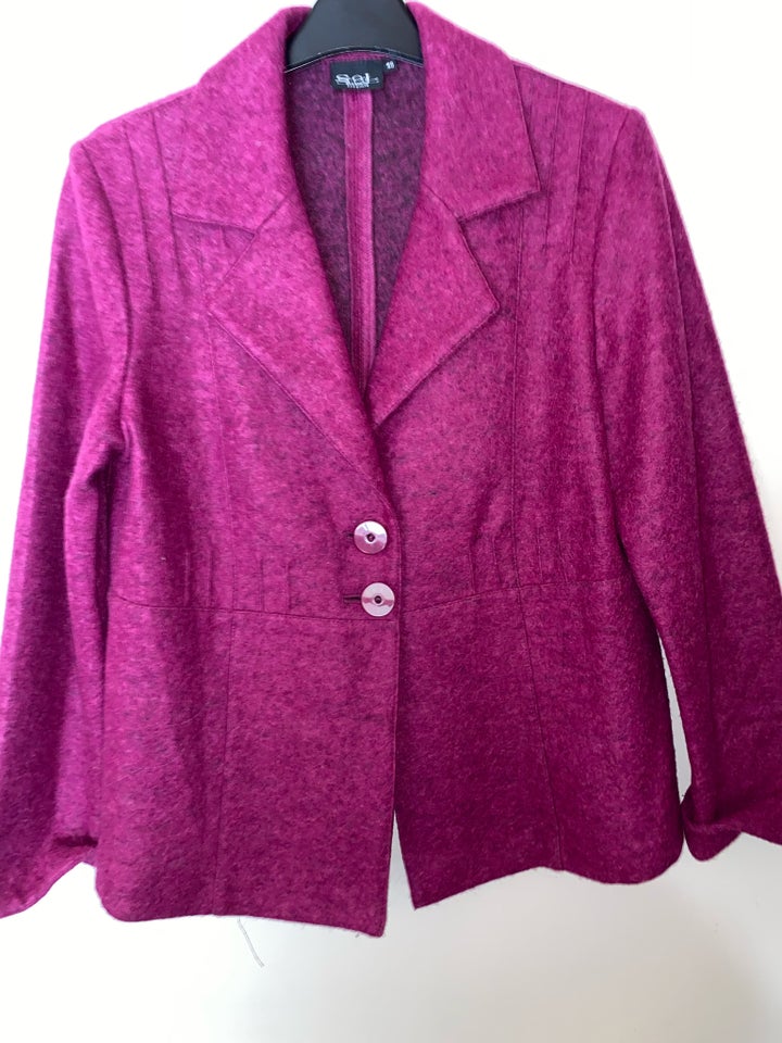 Blazer, str. 40, Sol design