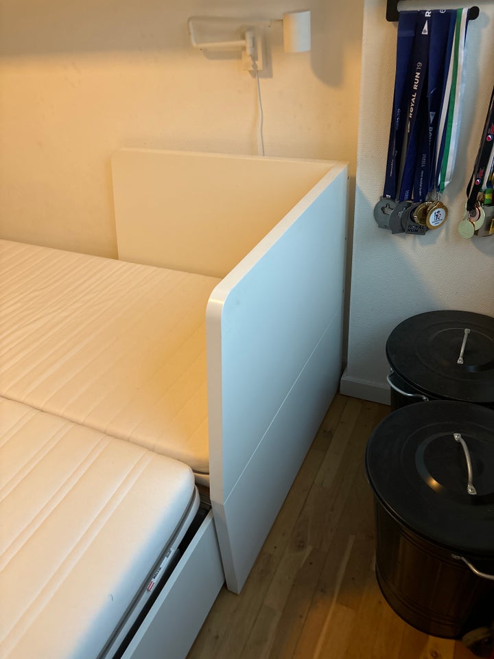 Enkeltseng, Ikea , b: 80 l: 200 h: 39