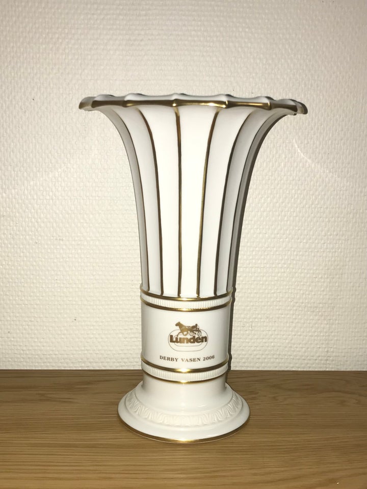 Porcelæn, Vase Pokal Derbyvasen