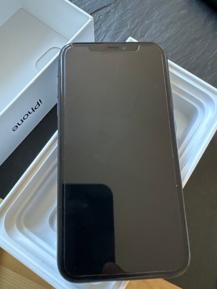 iPhone 11, 64 GB, sort