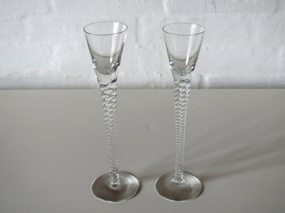 Glas 2 Høje snapseglas Amager fra