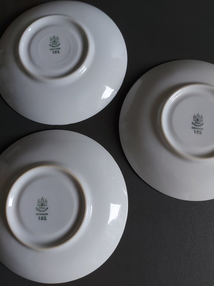 Porcelæn, 3 underkopper fra,