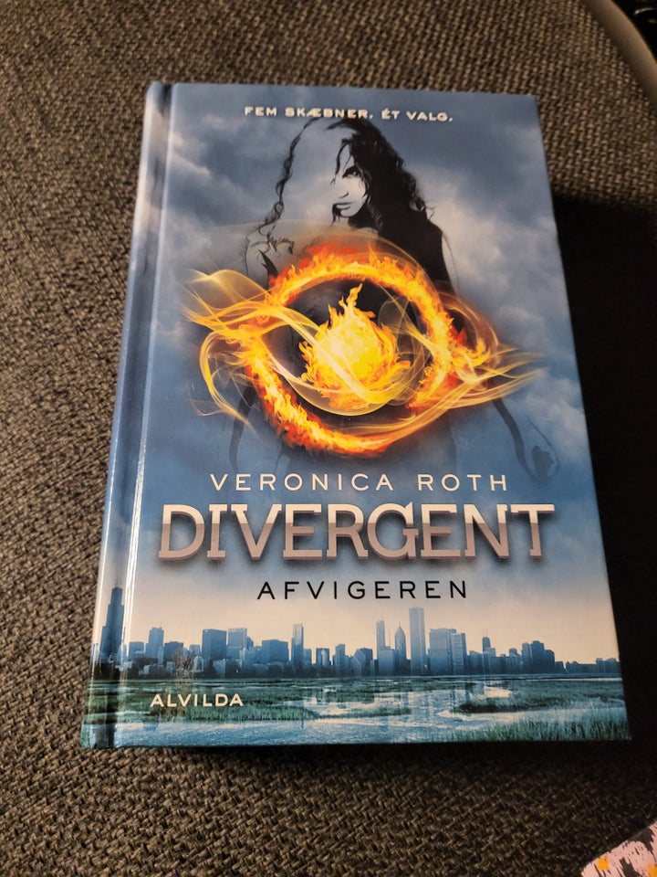 Divergent, Veronica Roth, genre: