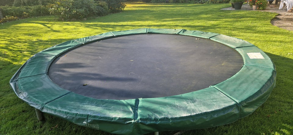 Trampolin, Til nedgravnin,