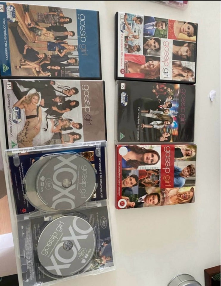 Gossip Girl 1-6 150 kr samlet pris ,