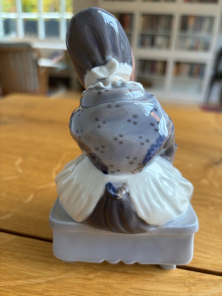 Porcelæn, Porcelænsfigur, Royal