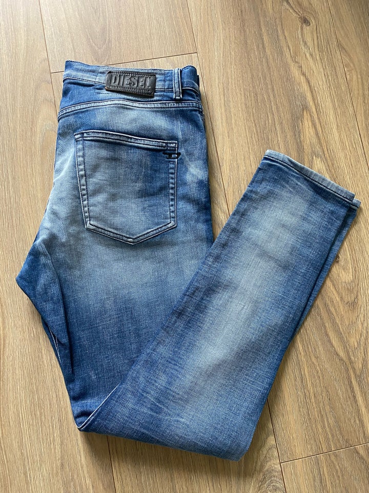 Jeans, Diesel, str. 33