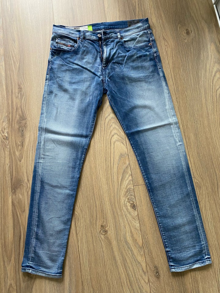 Jeans, Diesel, str. 33