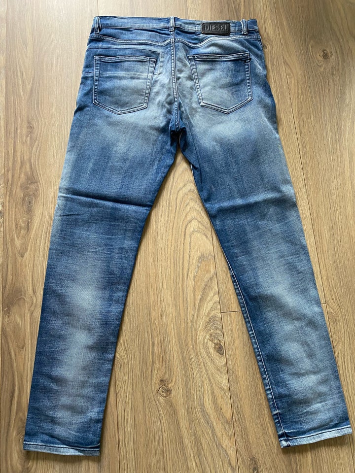 Jeans, Diesel, str. 33